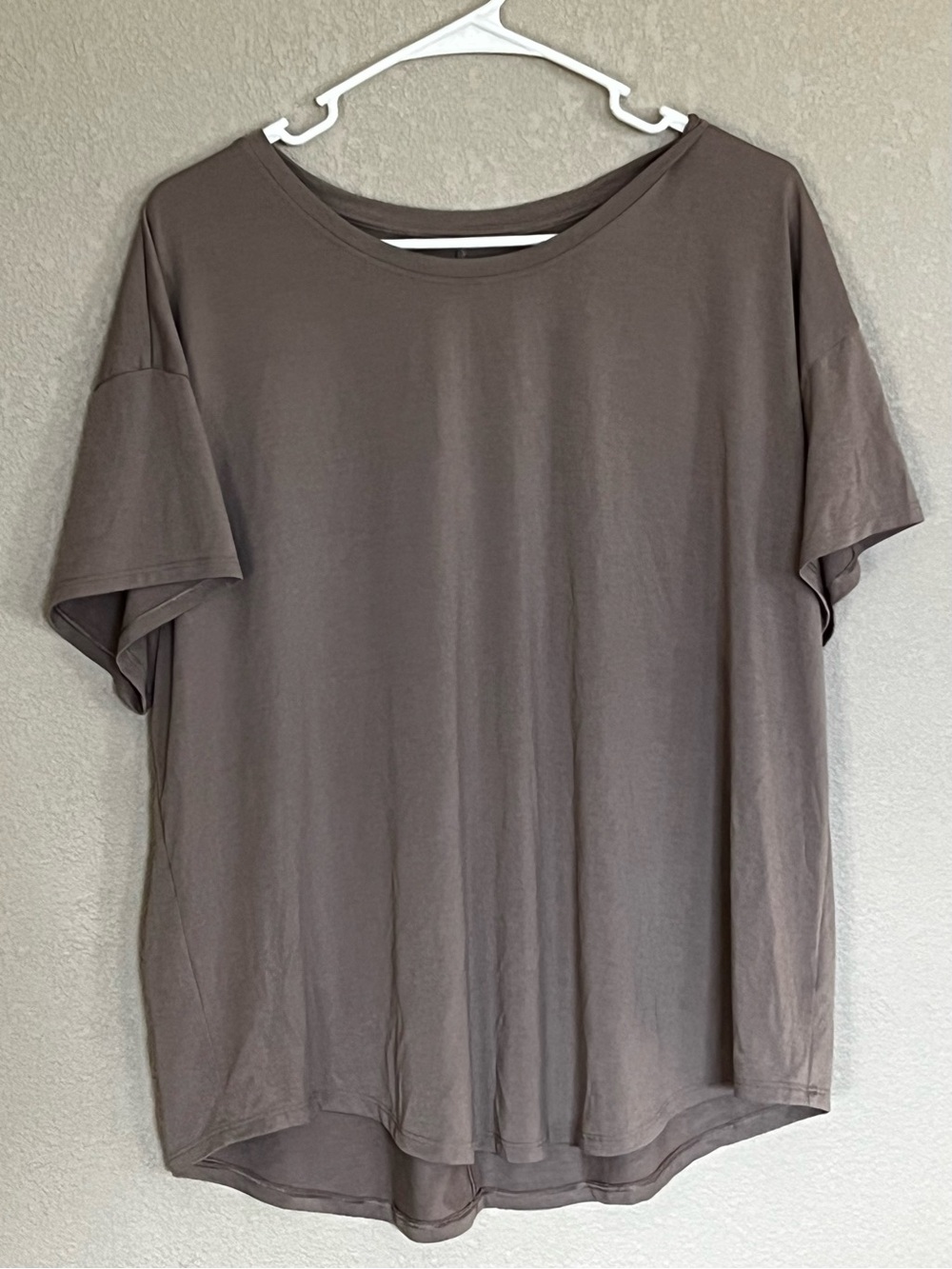 Athleta Short Sleeve Crewneck Tee in Taupe